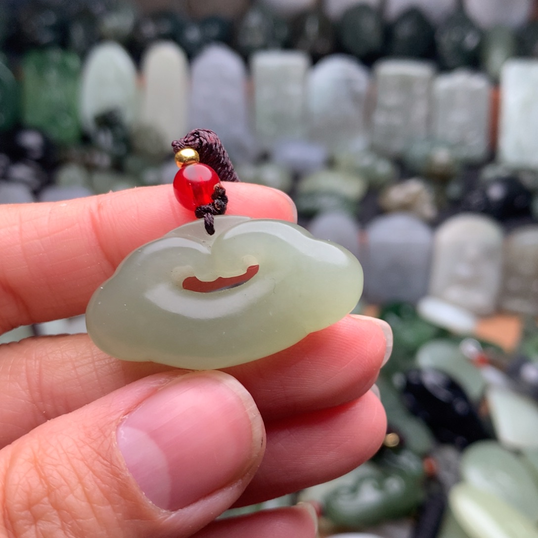 和田玉未镶嵌颈饰挂件96