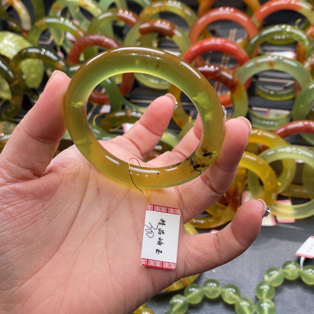 蛇纹石玉手镯未镶嵌