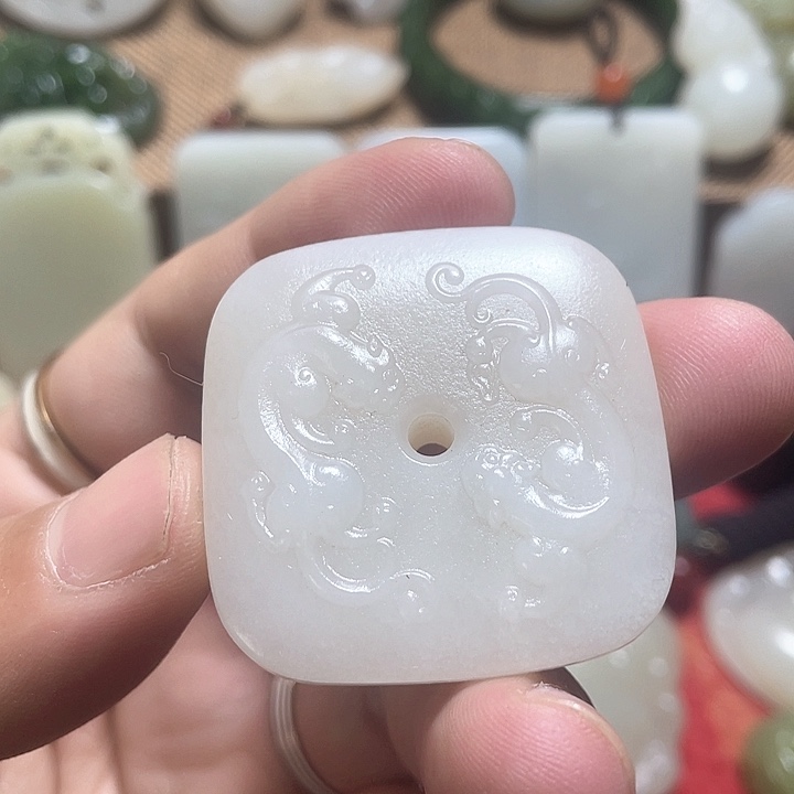 和田玉颈饰未镶嵌