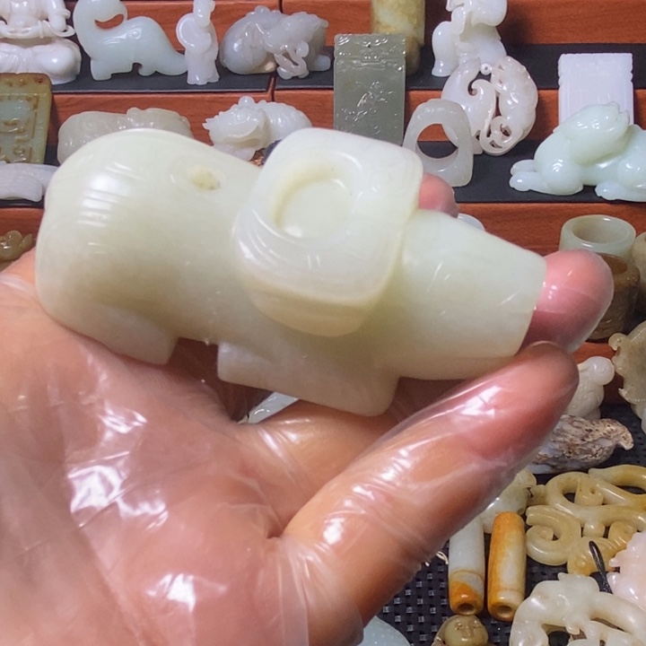 魏***和田玉未镶嵌颈饰