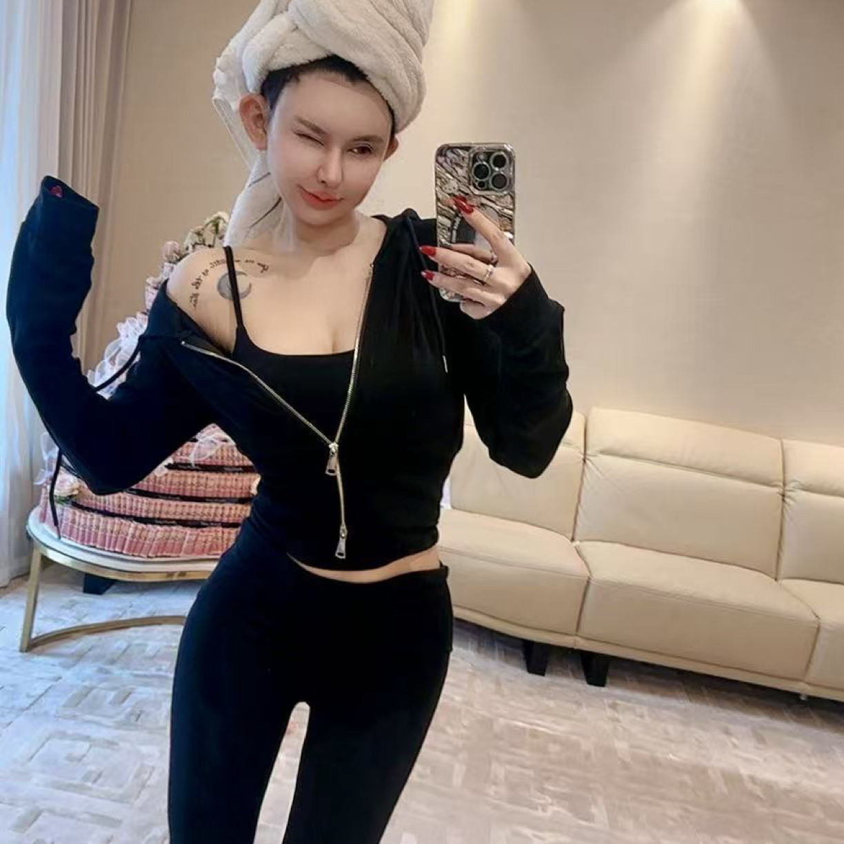 【时尚辣妹秋季穿搭】原创设计收腰连帽卫衣三件套装