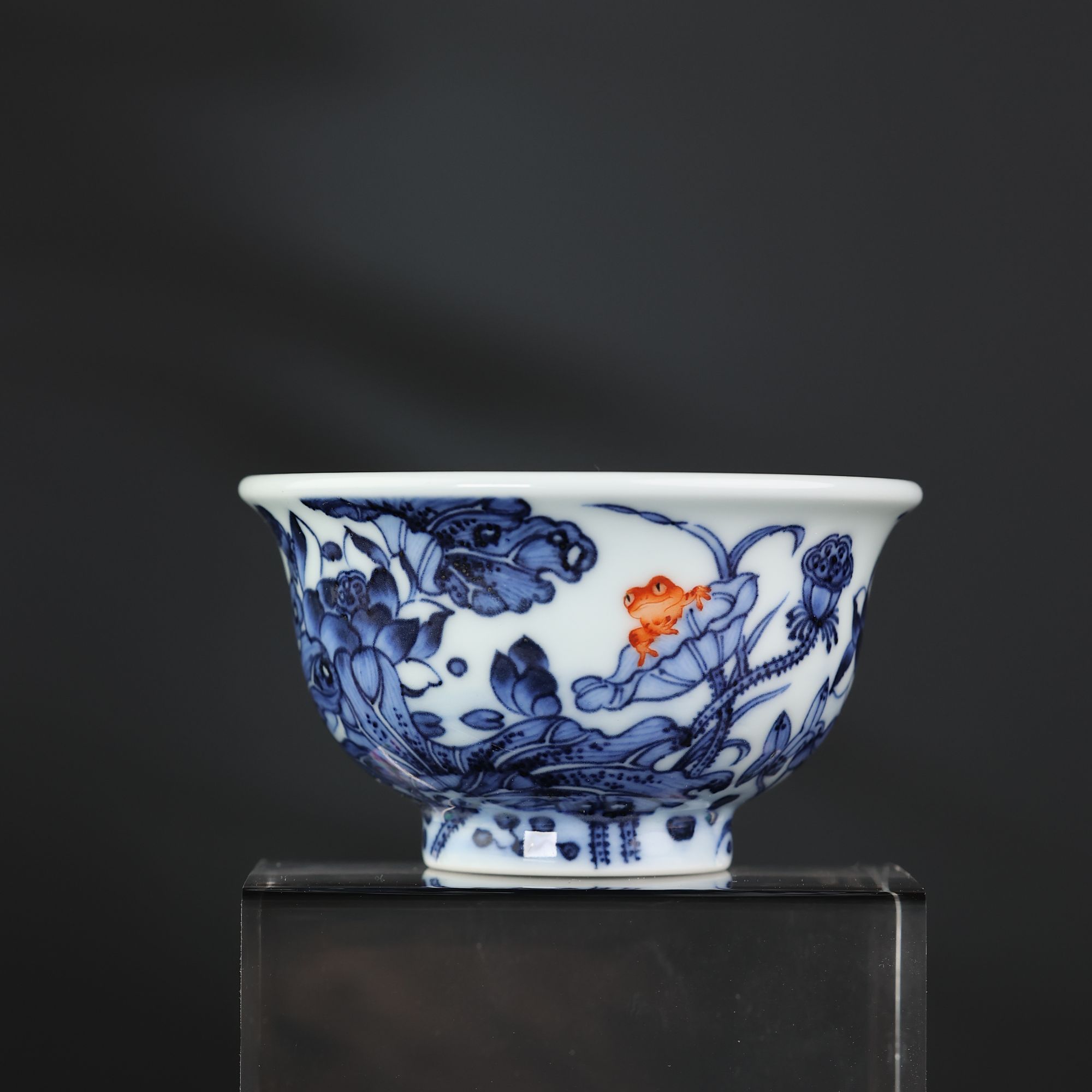 【阳春白雪】青花矾红逍遥蛙小压手杯 主人杯 手绘 创意 纯手工 