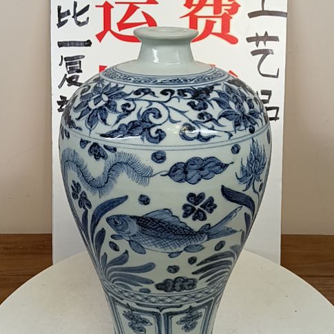 摆件青花鱼藻纹梅瓶