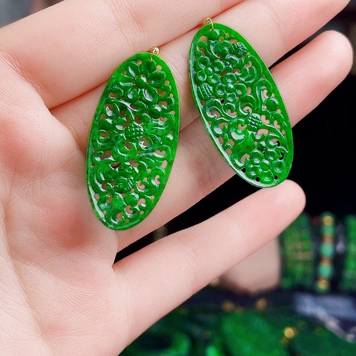 翡翠18K金镶嵌颈饰多样性