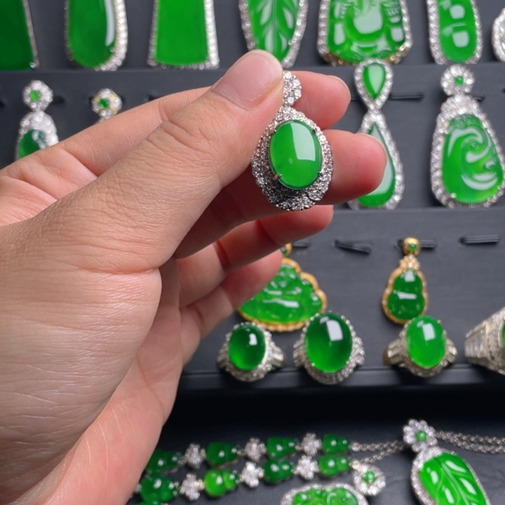 翡翠颈饰未镶嵌翡翠吊坠