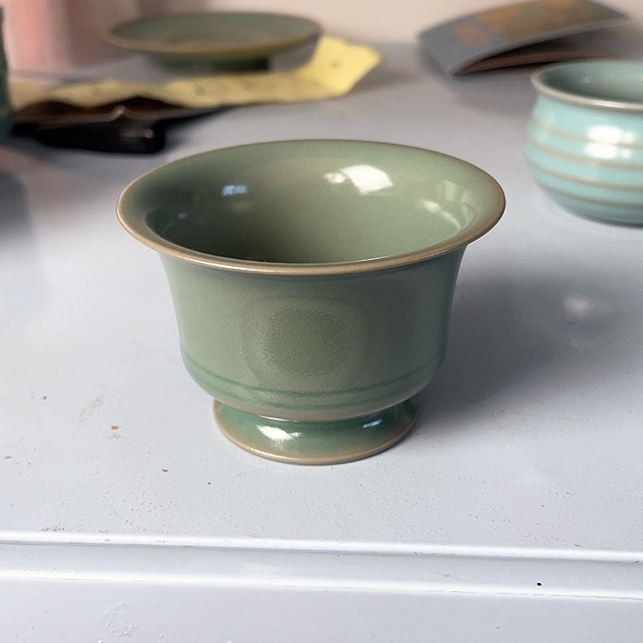 摆件青绿釉 卷足马蹄单杯