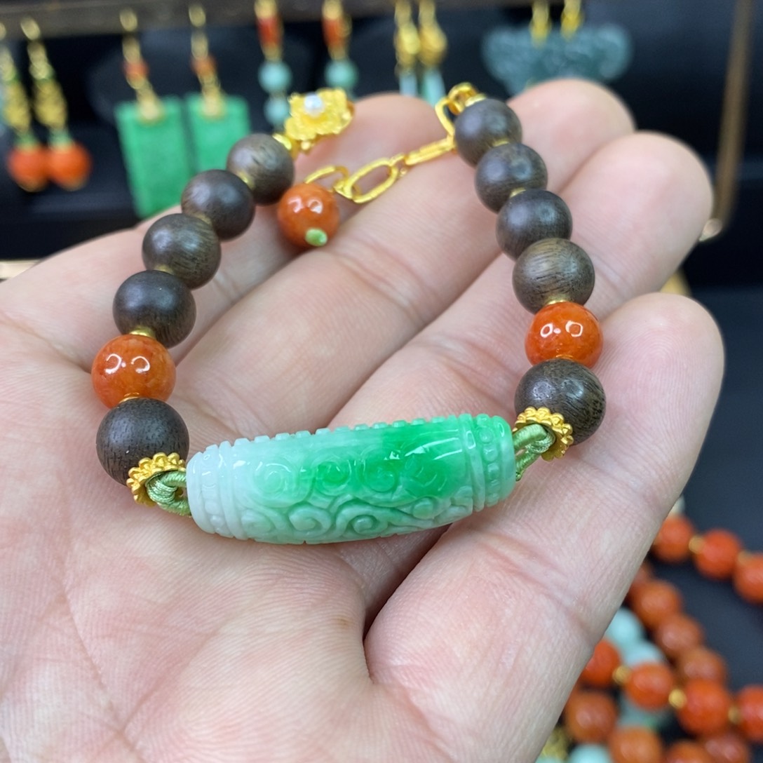 颈饰未镶嵌翡翠手链