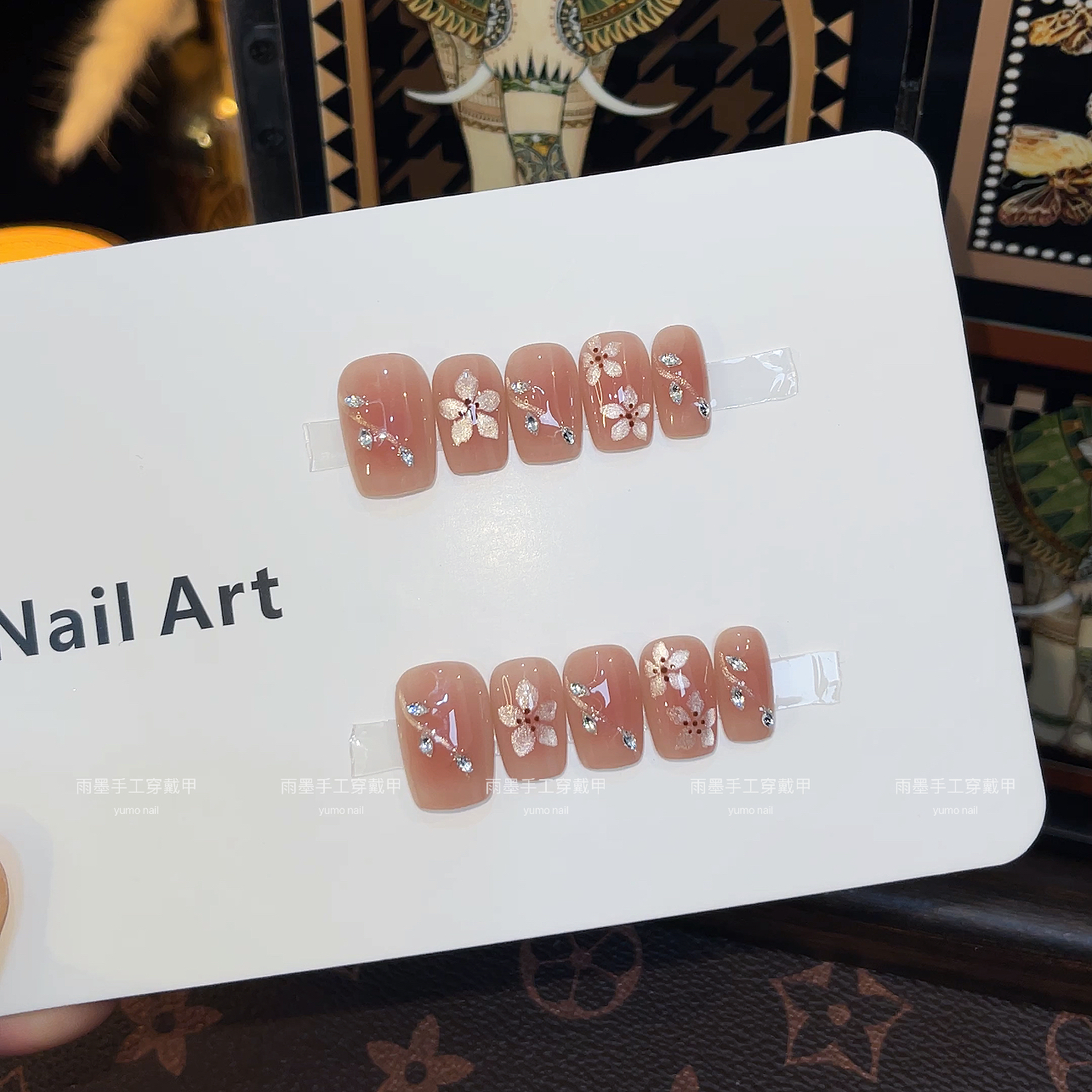 映雪 纯手工定制精致温柔显白碎钻裸粉梅花猫眼短款穿戴甲片ins