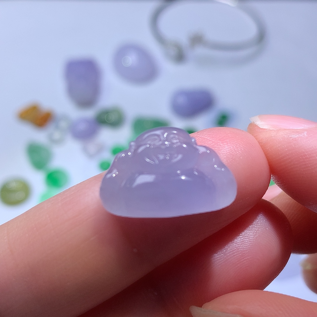 翡翠未镶嵌颈饰佛