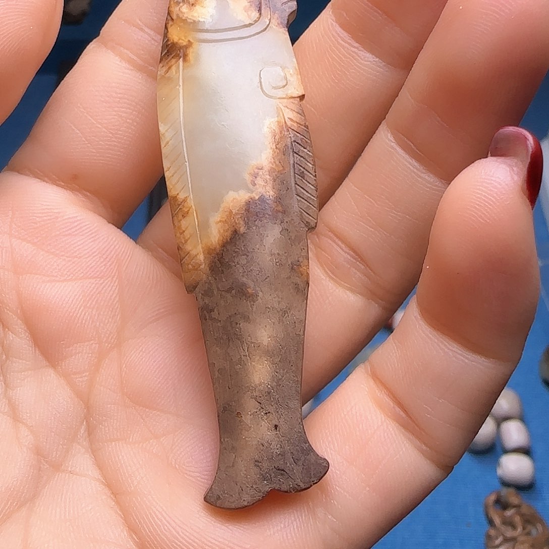 和田玉颈饰未镶嵌寻*人