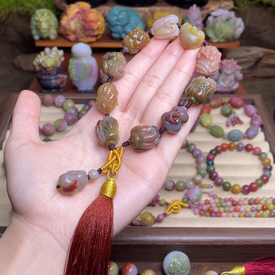 玛瑙/玉髓未镶嵌珠宝半成品盐源玛瑙老矿料八宝手持