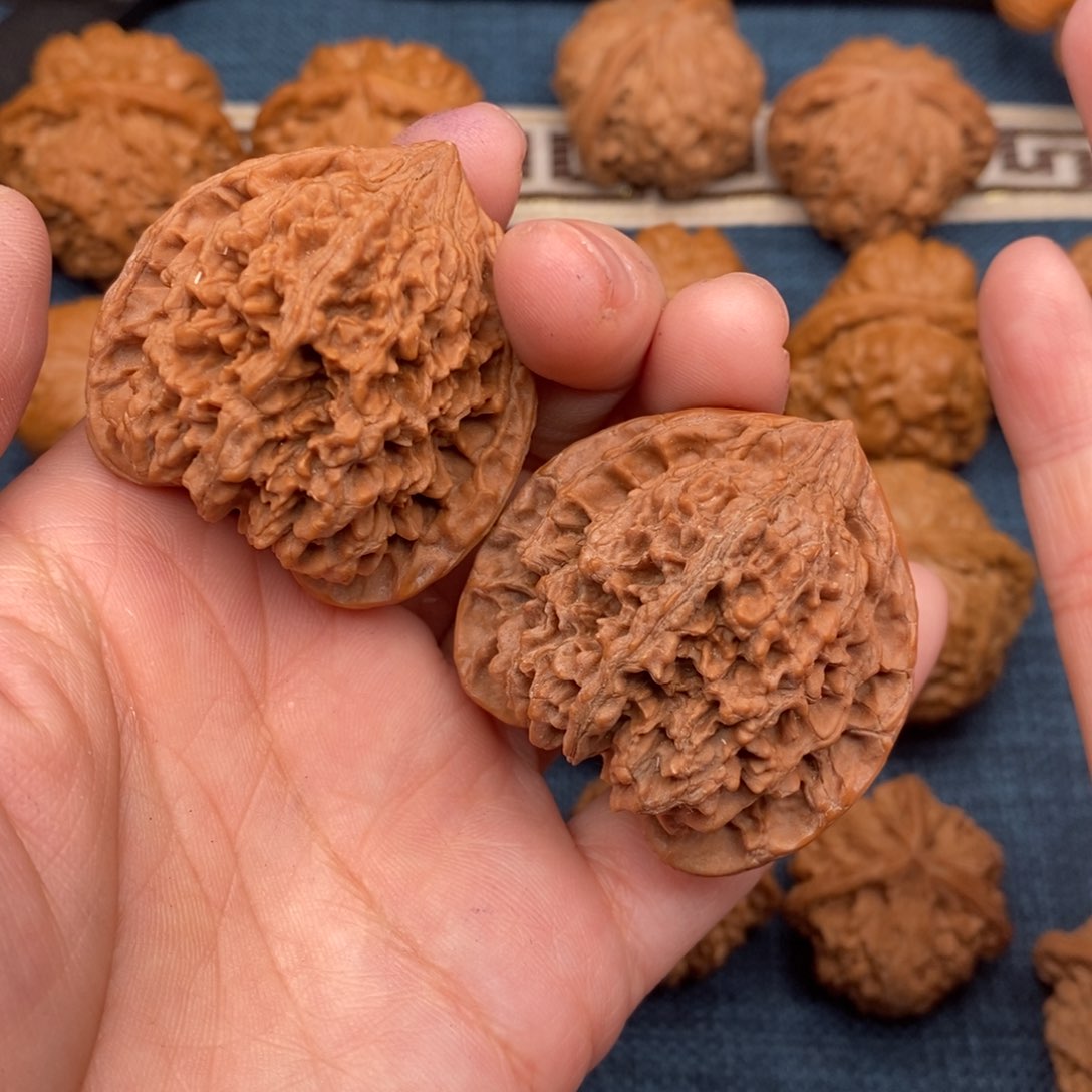 文玩核桃把件邢*43红皮满天星