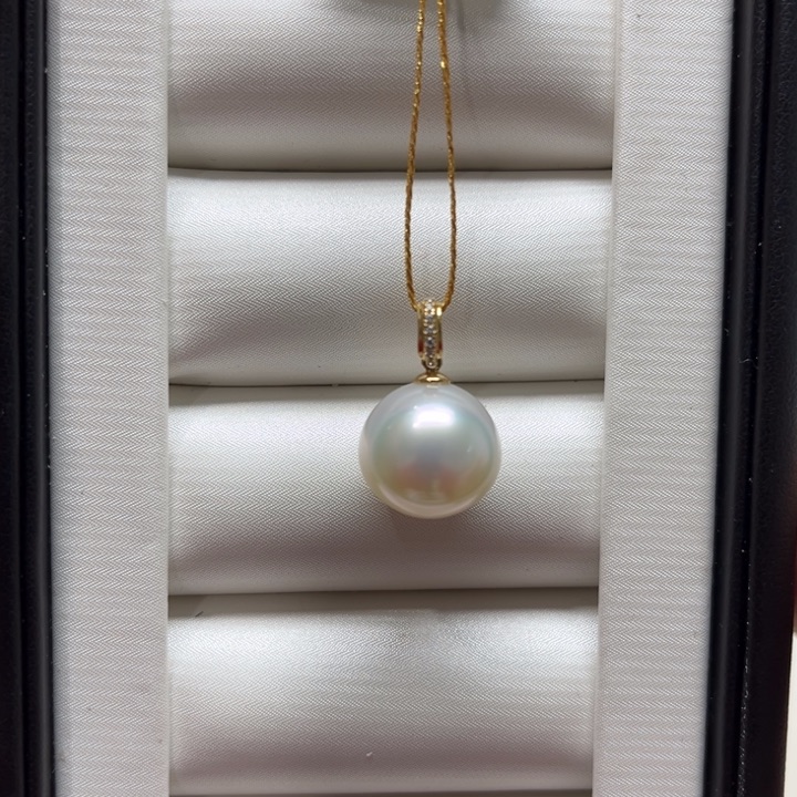 海水珍珠漏澳白灵动奶嘴吊坠12-13mm18K金镶嵌
