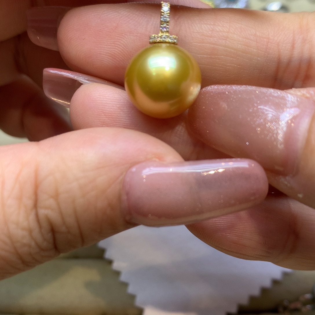 颈饰18K金镶嵌海水珍珠