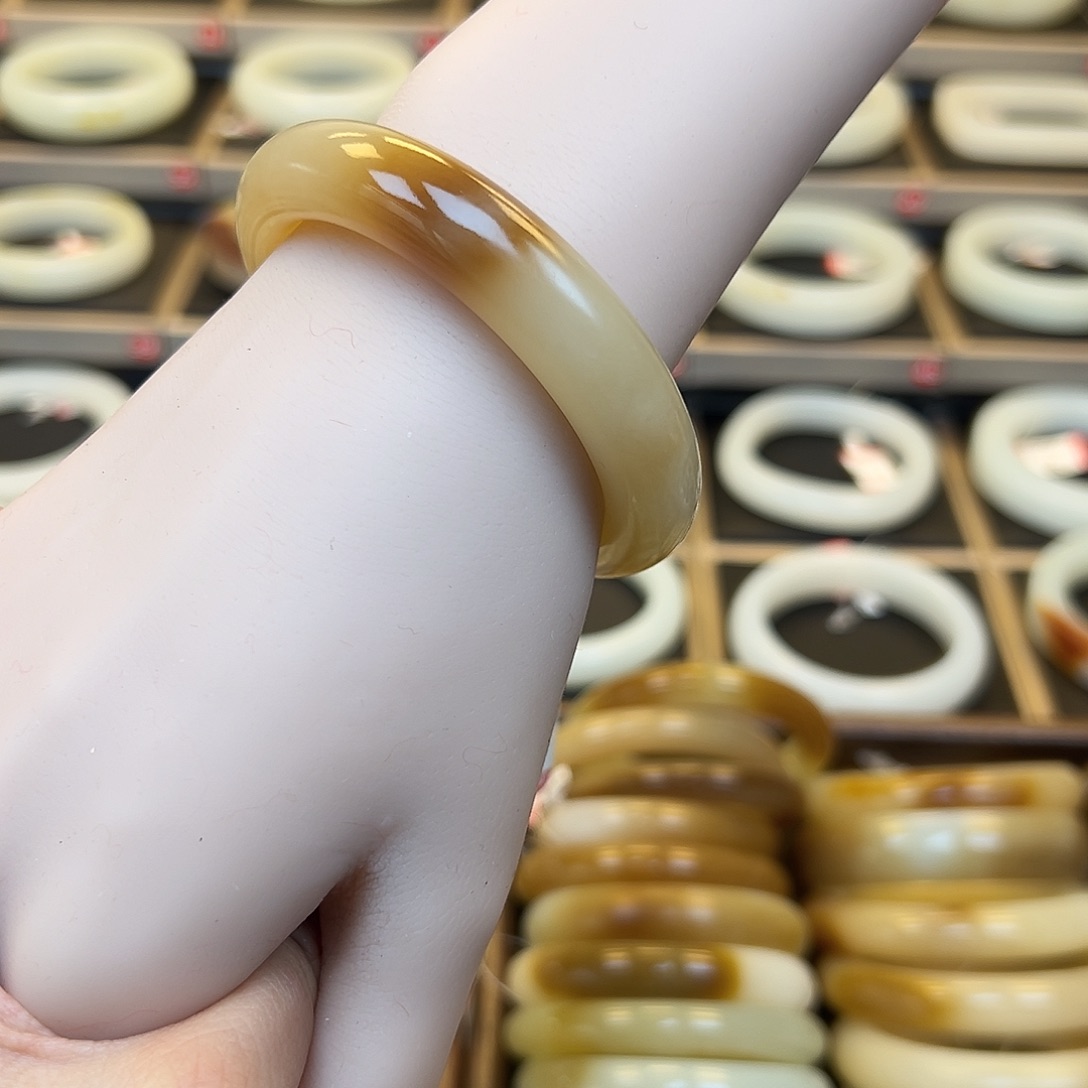 和田玉未镶嵌手镯1