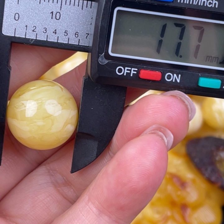 蜜蜡未镶嵌裸石28