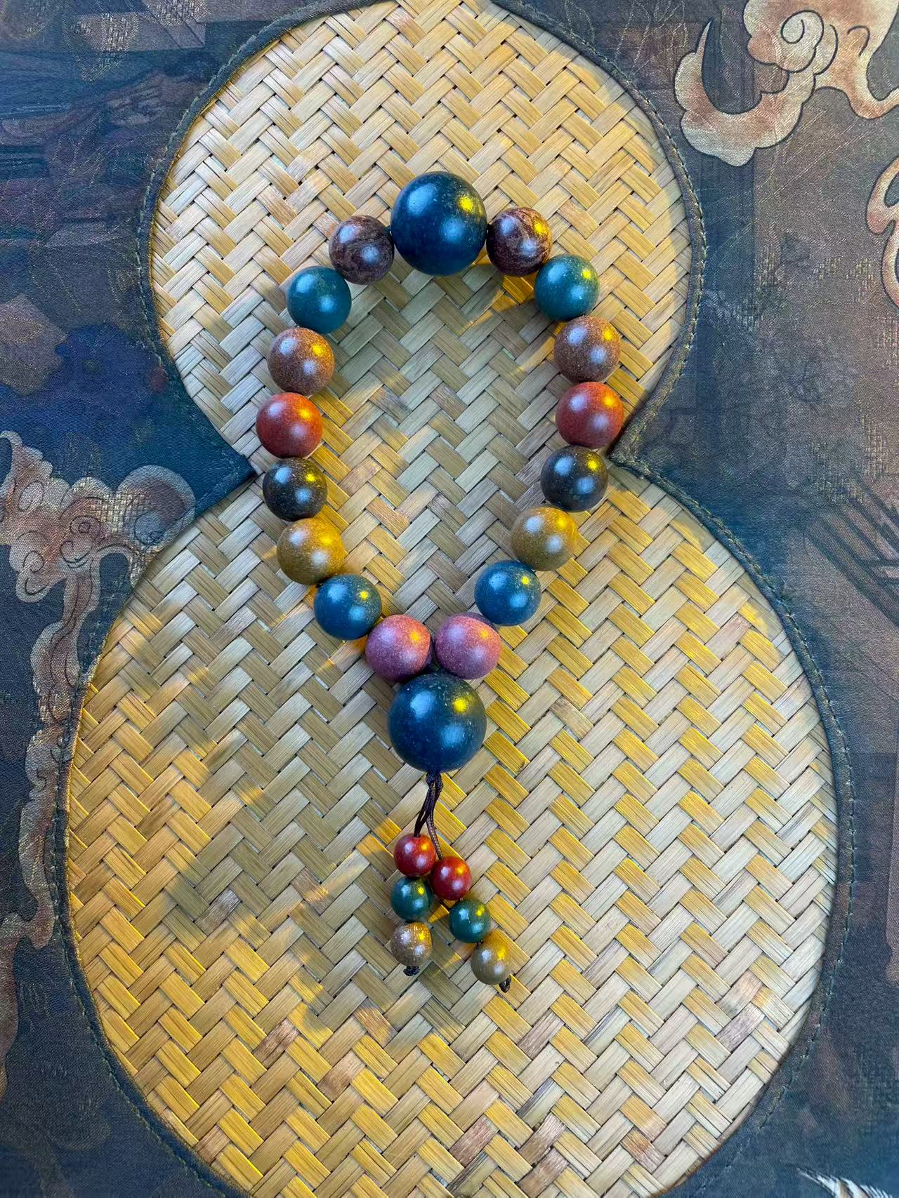 鸿蒙百草  古法合香  非遗技术  香味古朴  中式美学18籽手持