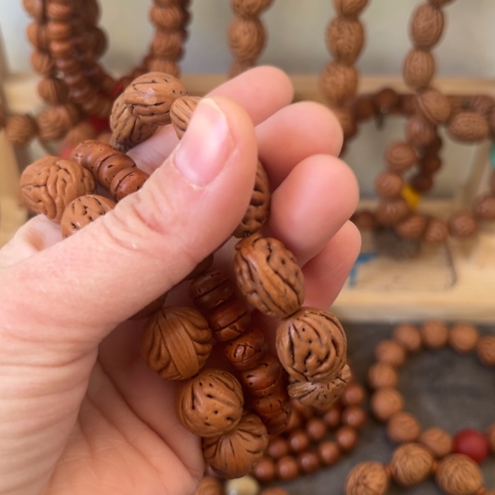 王***白精品桃桃枭手串黑