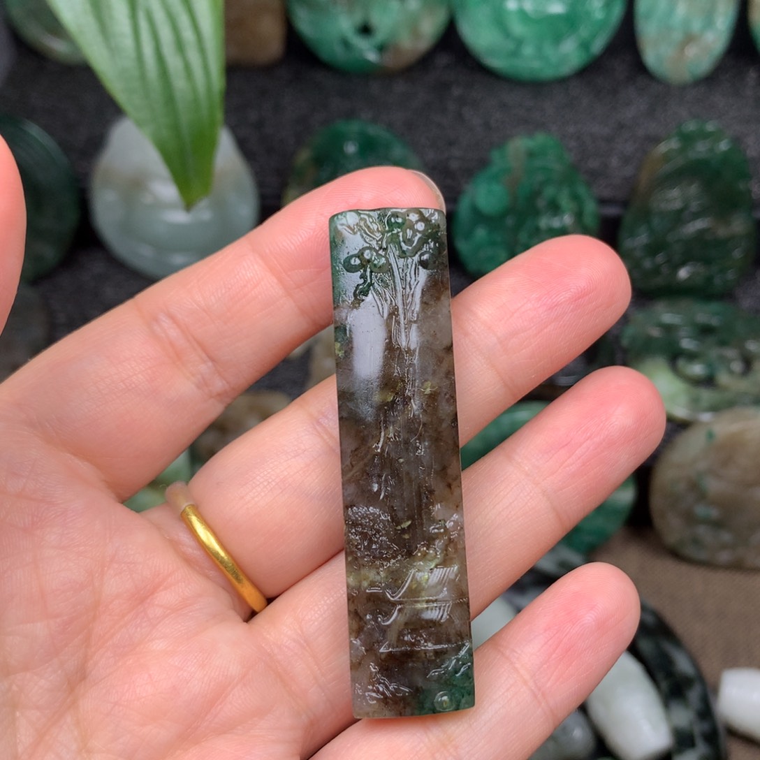 独山玉未镶嵌颈饰