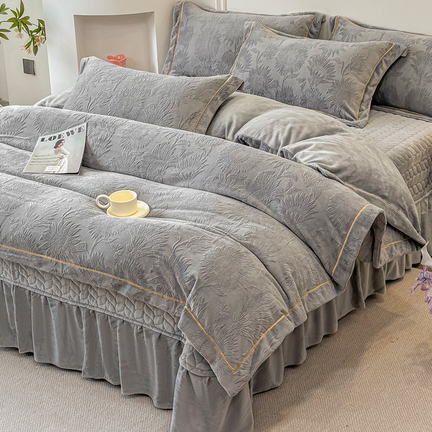 轻奢高级感雕花牛奶绒四件套床盖款冬季加厚珊瑚绒被套罩2025新款