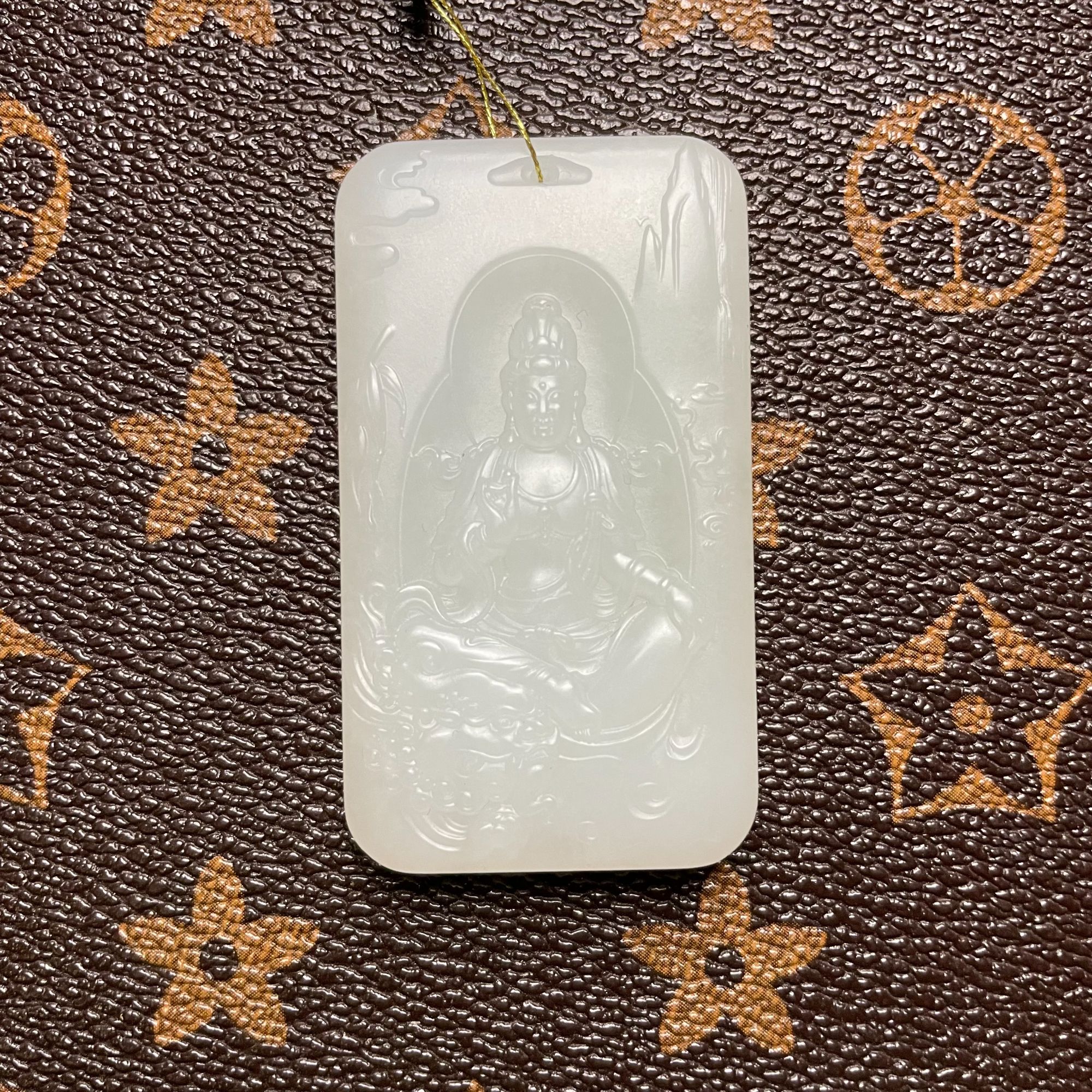 和田玉羊脂白观音菩萨吊坠