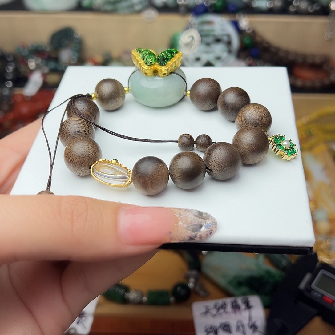 翡翠颈饰未镶嵌吊坠