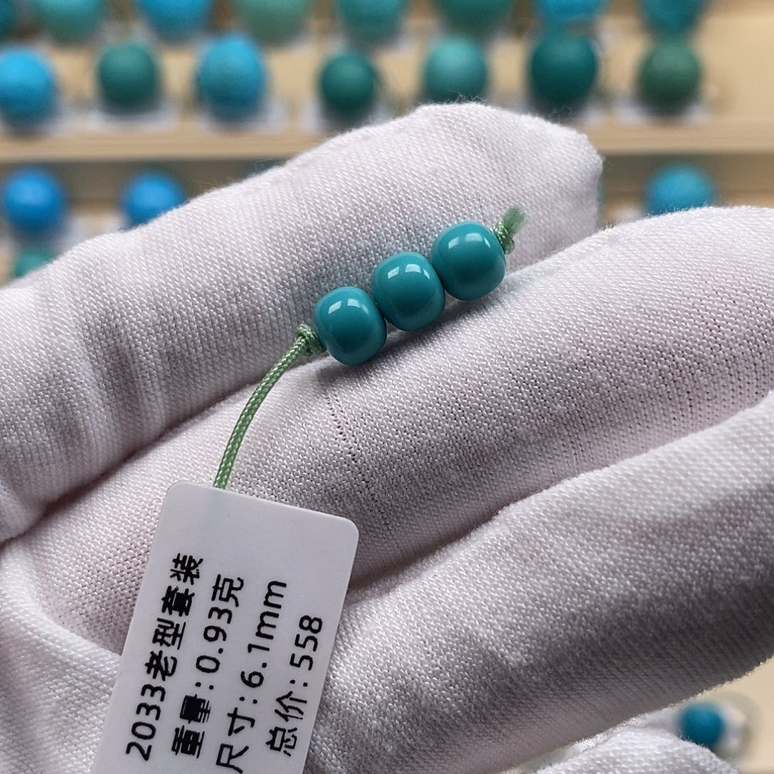 绿松石未镶嵌颈饰