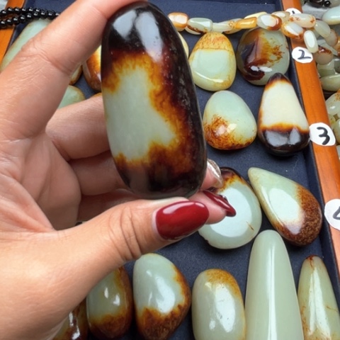 和田玉颈饰未镶嵌一****生