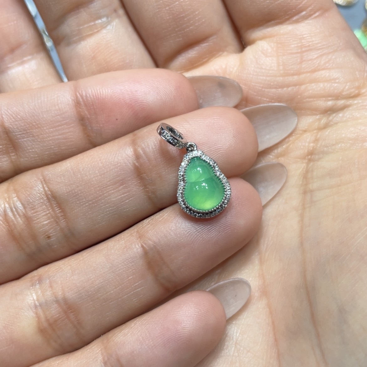 【闪购商品】翡翠吊坠(不含链)18K金镶嵌r**y