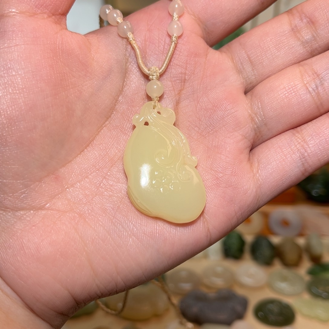 和田玉颈饰未镶嵌M****量