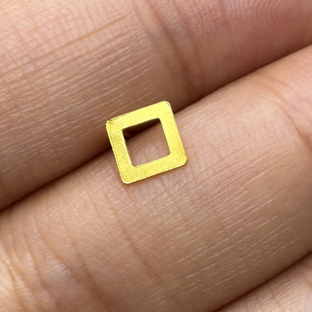 年终狂欢季  足金999 镂空方形弯针黄金耳钉（单只专拍）