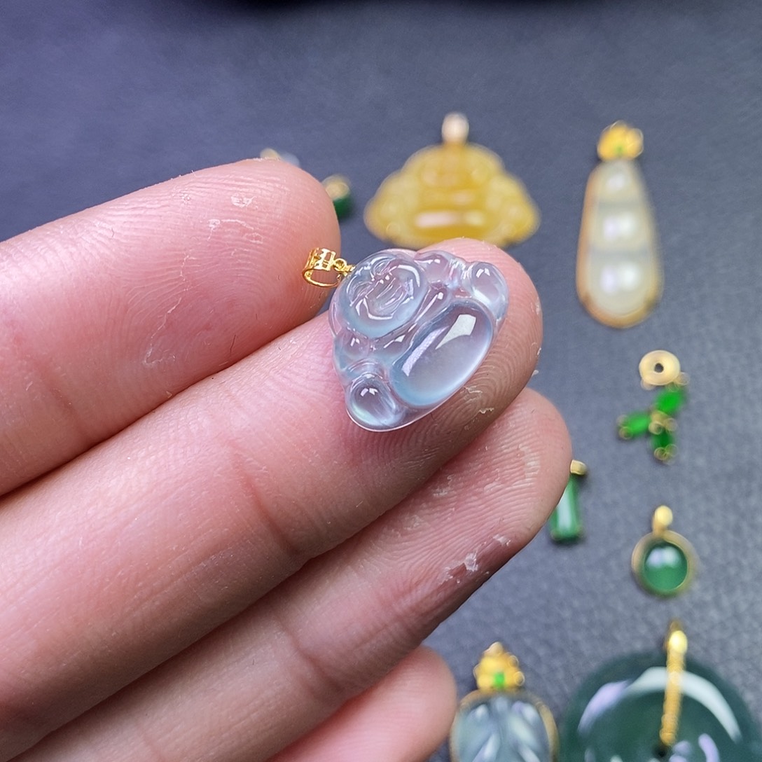 颈饰18K金镶嵌翡翠