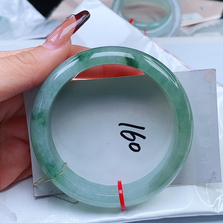 翡翠手镯未镶嵌57+正圈