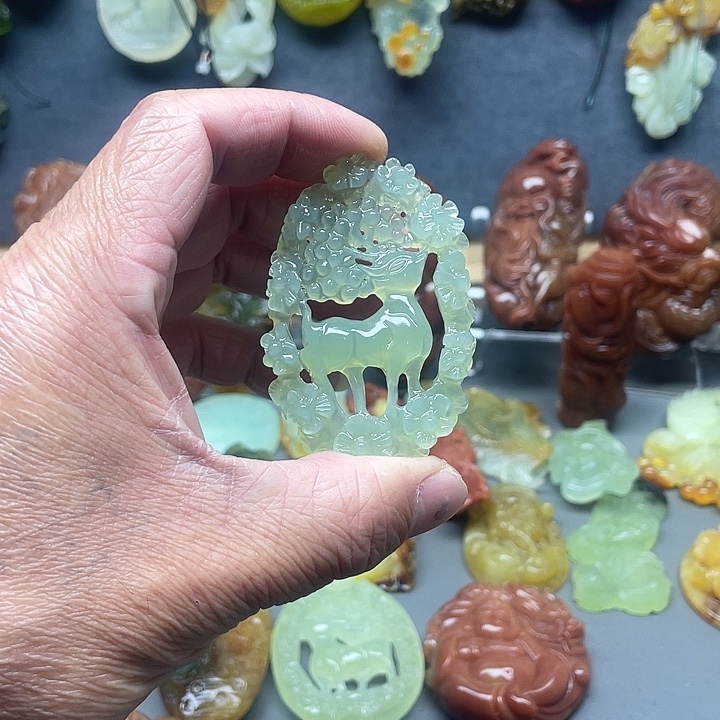 蛇纹石玉未镶嵌挂件