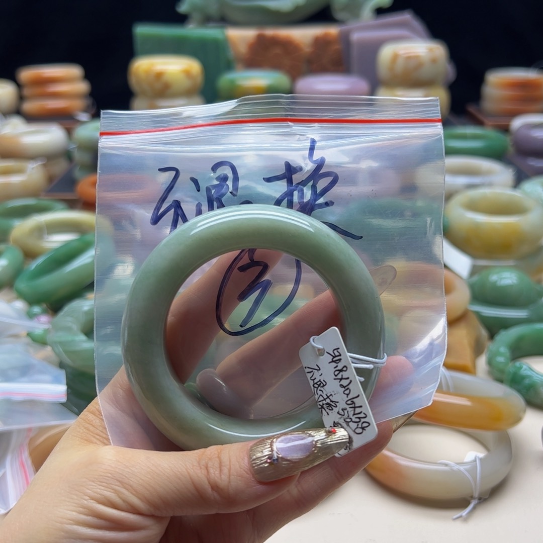 石英质玉手镯未镶嵌
