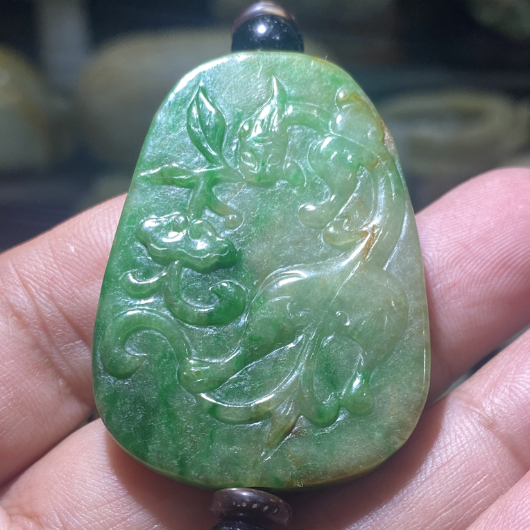 老翠螭龙悬林芝翡翠牌