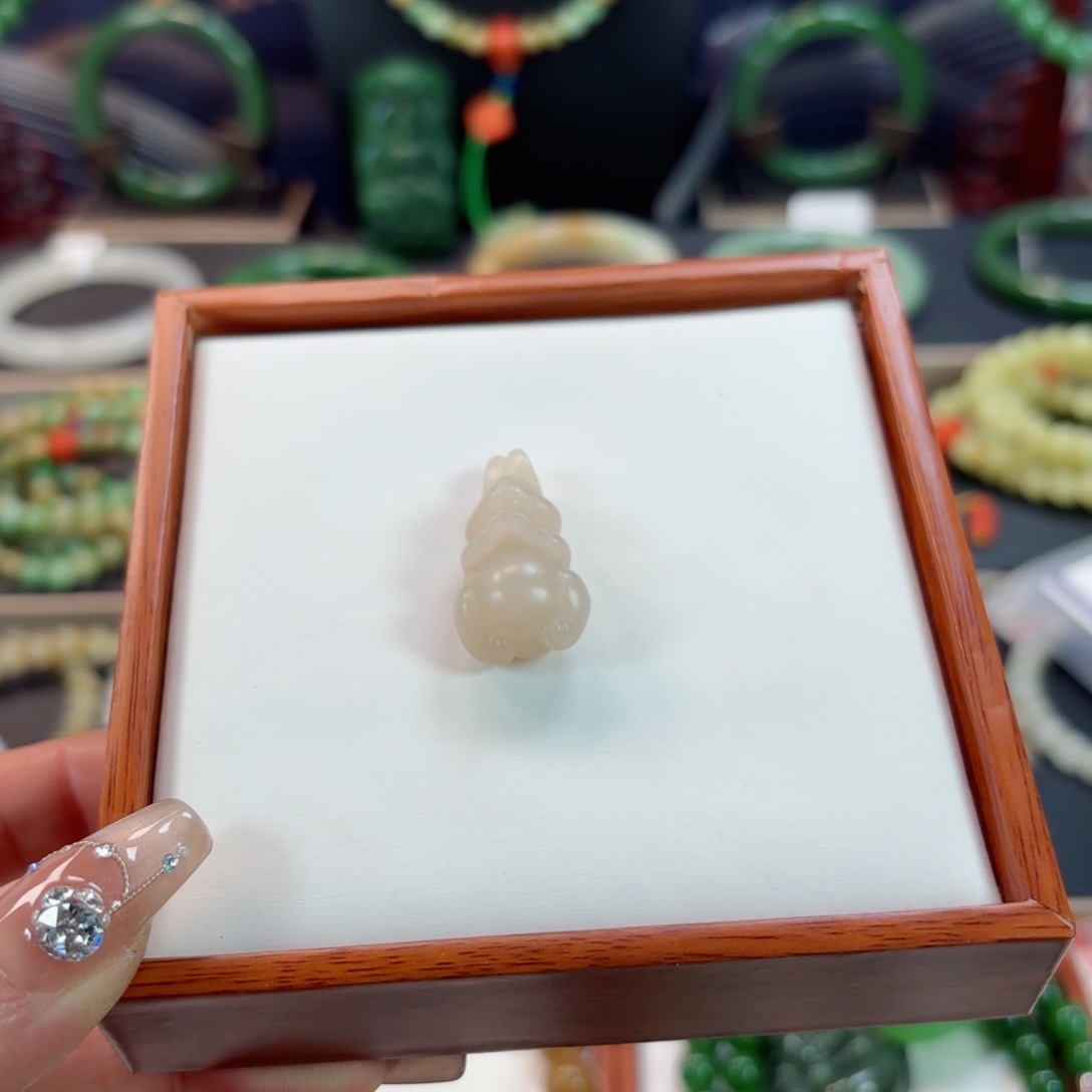 和田玉未镶嵌吊坠