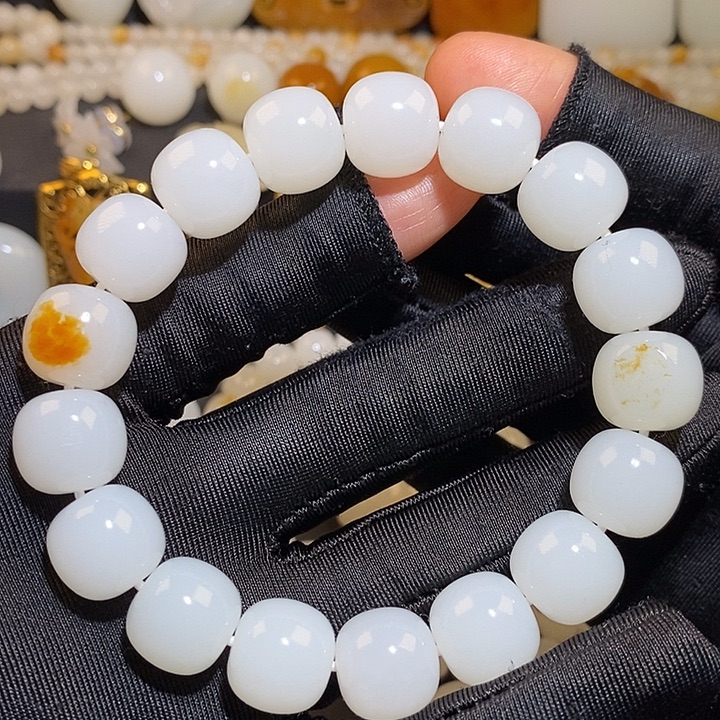 三***旦和田玉未镶嵌手链