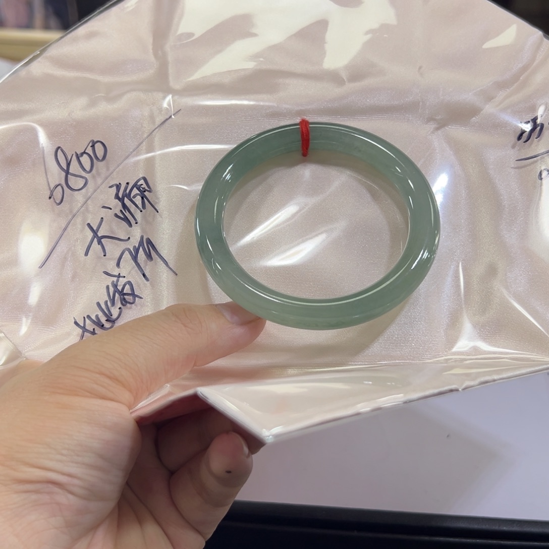 淡***笑翡翠未镶嵌手镯手镯