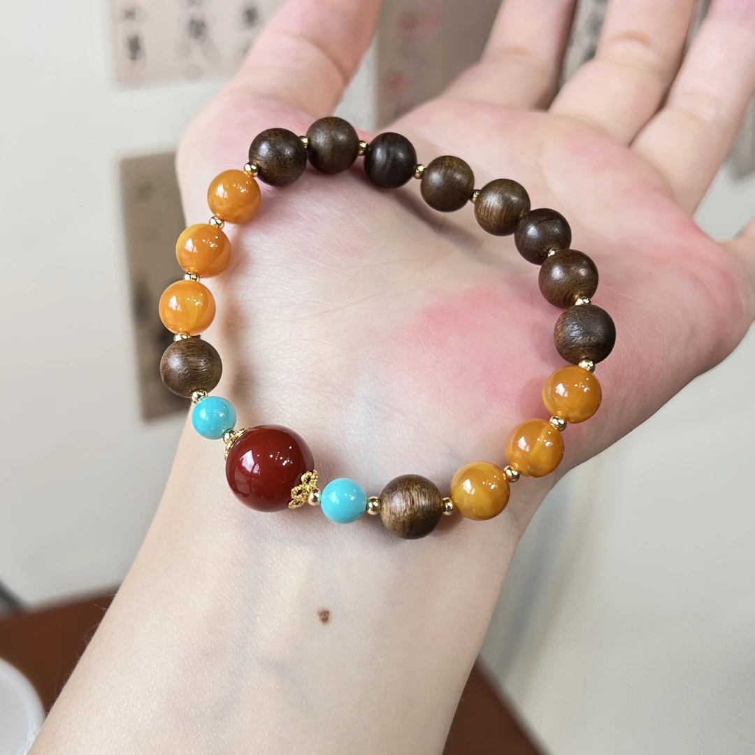 单圈莺歌绿老蜡南红手链