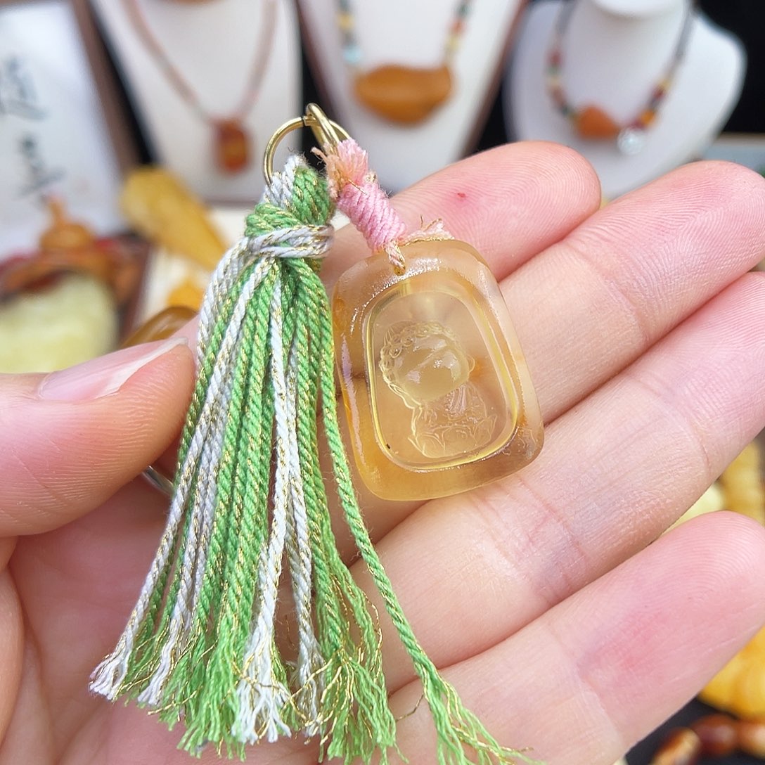 琥珀未镶嵌珠宝奇石