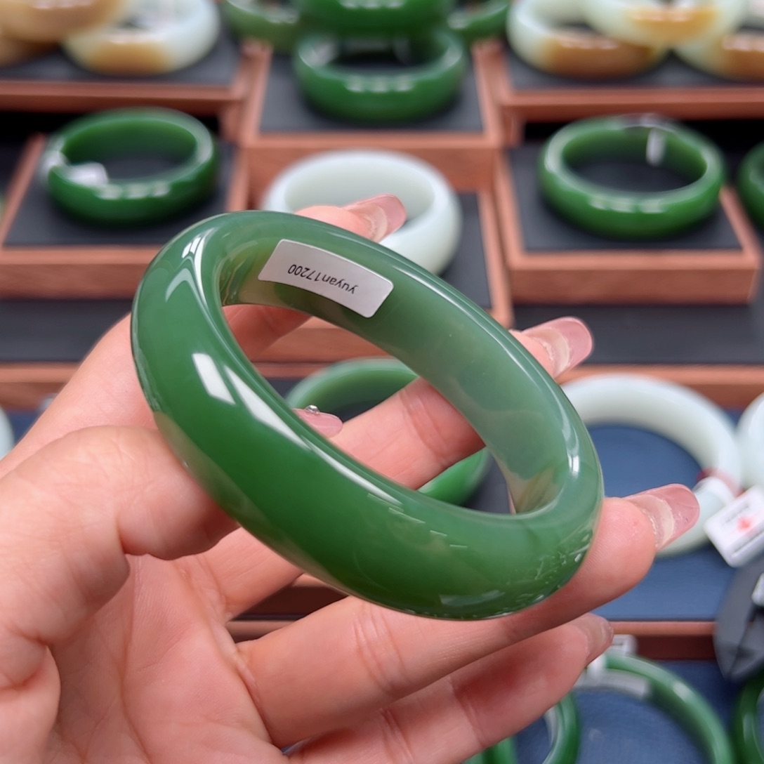 未镶嵌手镯和田玉（碧玉）