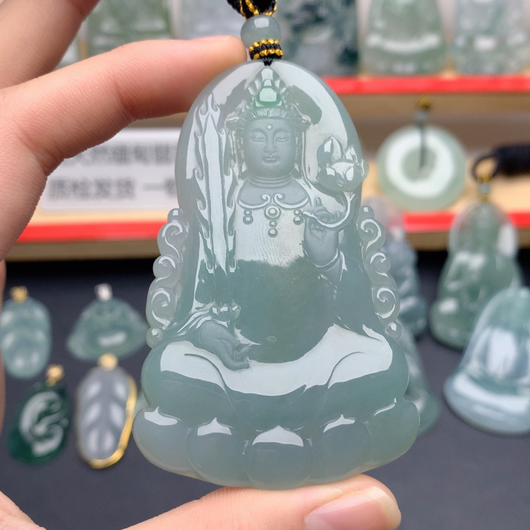 翡翠未镶嵌颈饰虚空藏