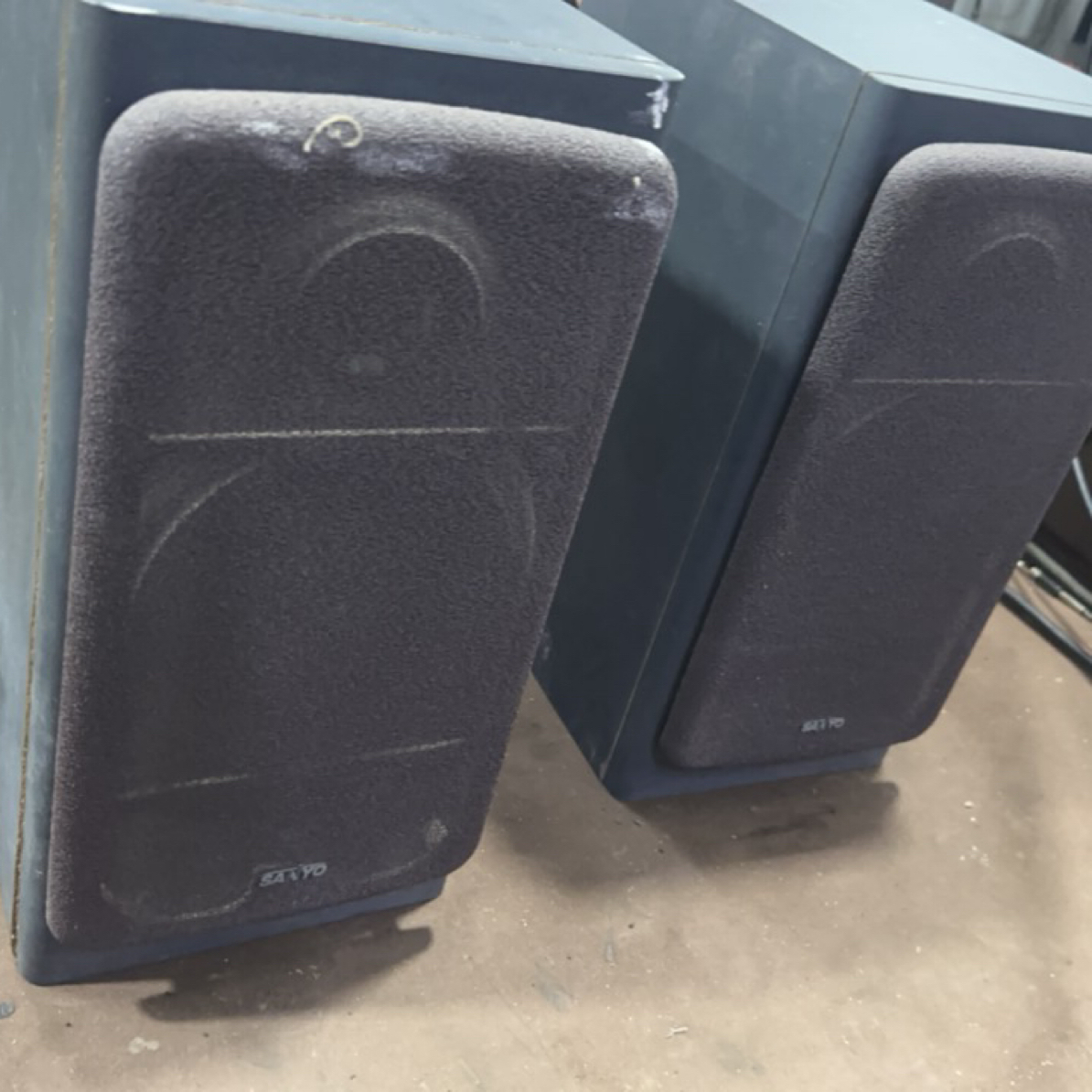 8新  三洋 55书架音箱（成色不好）喇叭坏了