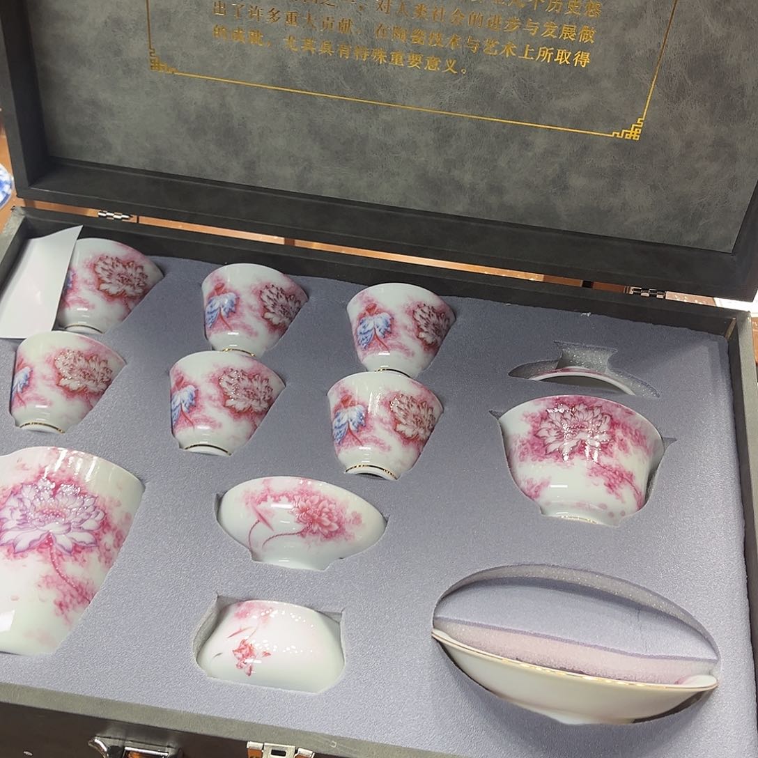 孤品茶具套装等。            