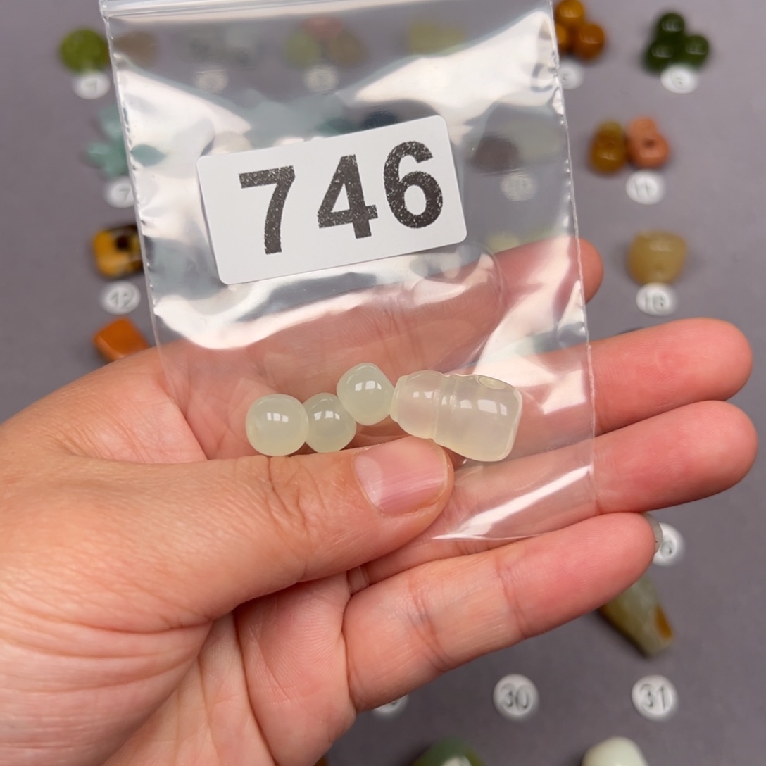 未镶嵌蛇纹石玉颈饰u****8