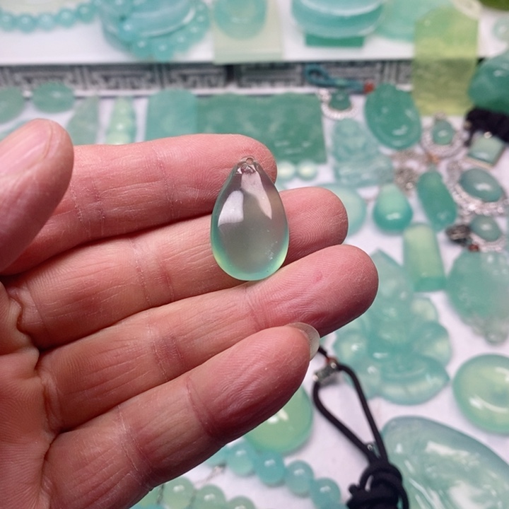 蛇纹石玉未镶嵌掉坠