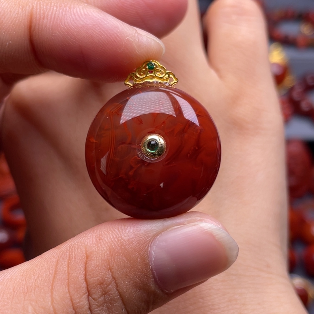 南红玛瑙18K金镶嵌珠宝奇石平安扣吊坠