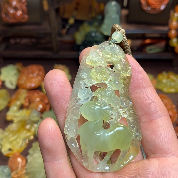 蛇纹石玉颈饰未镶嵌