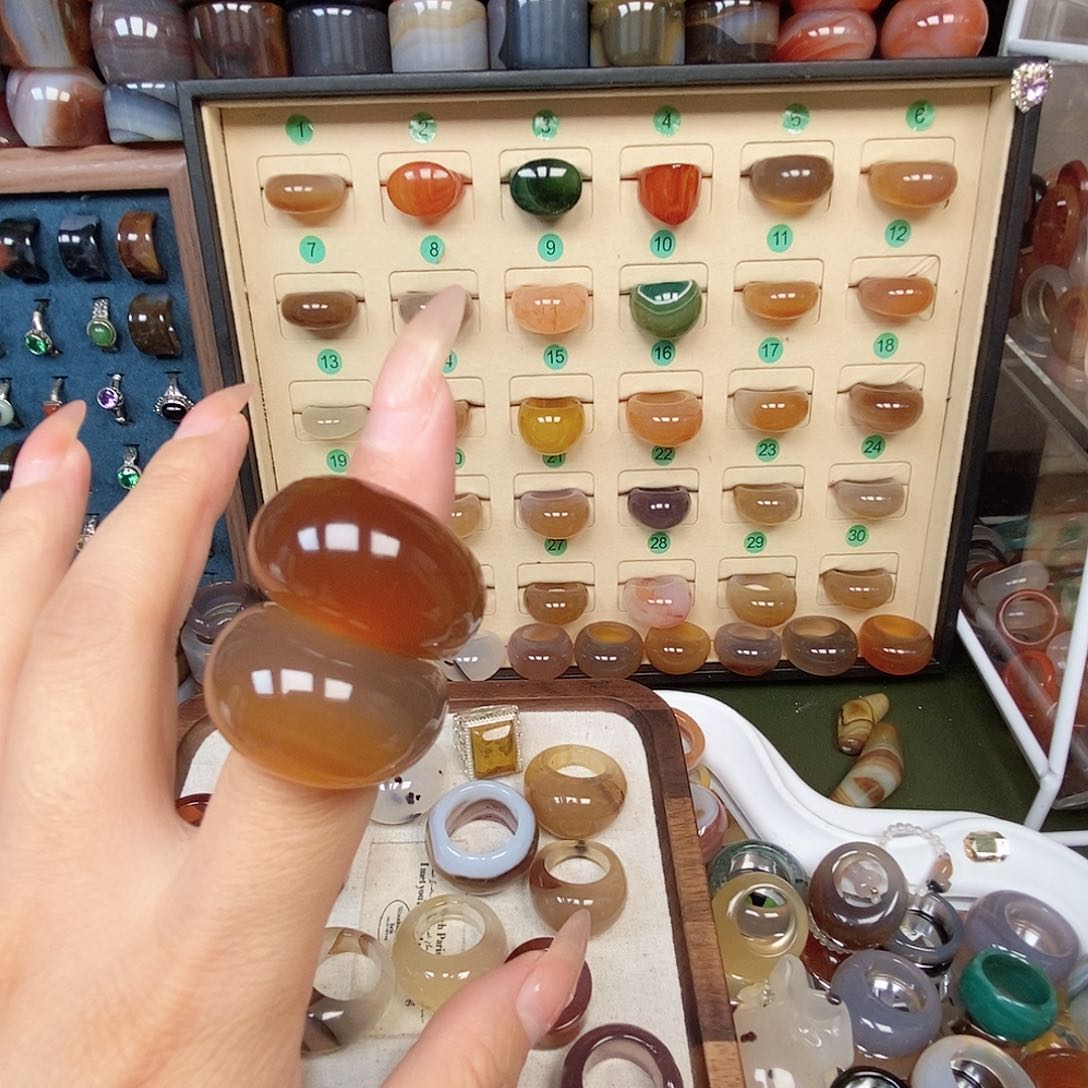 合金戒指玛瑙/玉髓丫**?